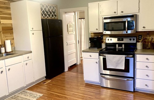 Sparta Cottage | Sparta cottage with beautiful yard, pet friendly