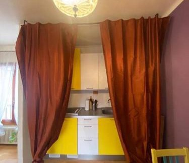 Province of Bologna Apartment | SpazioViola appartamento intimo boho style uno spazio magico per l'energia che si respira in un palazzo della vecchia Bologna Qui nulla è perfetto ma tutto racconta No Wi-Fi No aria condizionata