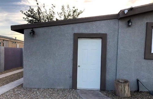 Sunrise Manor Apartment | Spcs & Comfy 1 Bdrm 1 Bed Vacay Studio Free Parkin