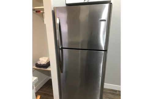 Sunrise Manor Apartment | Spcs & Comfy 1 Bdrm 1 Bed Vacay Studio Free Parkin