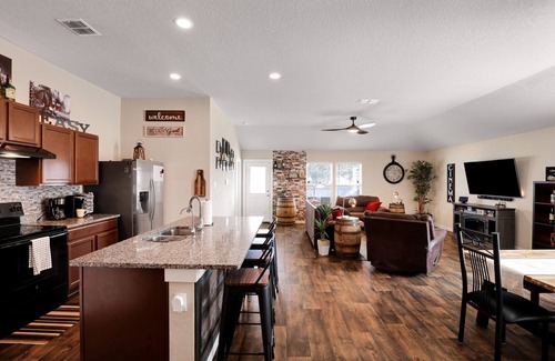 Southside House | Speakeasy - A Birdy Vacation Rental