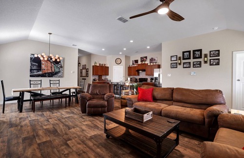 Southside House | Speakeasy - A Birdy Vacation Rental