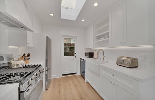 Laguna Beach Cottage | SPECIAL 9/21 - 9/23 225/NT DESIGNER COTTAGE - 3 MIN. WALK TO BEAUTIFUL BEACHES!