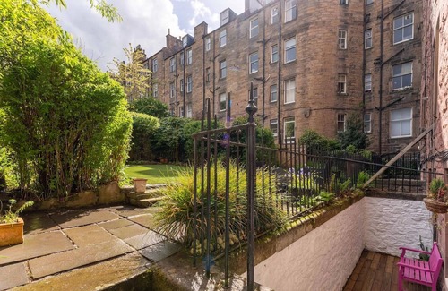 Marchmont Apartment | Special Basement Apartment close to the meadows