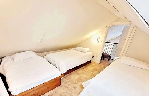 Forest Junction House | SPECIAL Book 4 nights get 3 FREE Nov-April ONLY