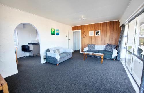 Johnsonville Apartment | special in winter from 138 for three bedrooms unit in Johnsonville Wellington