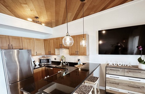 Kahana Condo | Special Low Rates-Boutique Ocean Front Living- Cold AC- Stunning Views