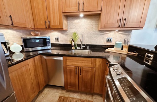 Kahana Condo | Special Low Rates-Boutique Ocean Front Living- Cold AC- Stunning Views
