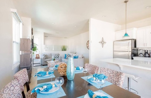 Crown Point House | SPECIAL! Luxury Family Townhome4, Walk to Beach, Garage, Crib
