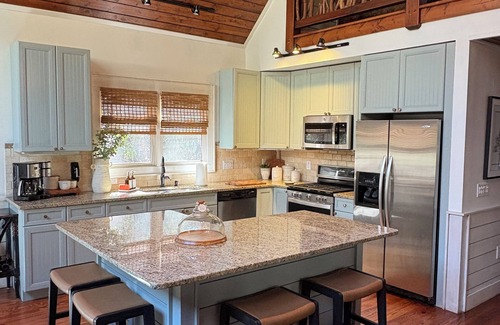 Wildwood Mountain Cabin | Special Offer Creekside Highlands Cabin: Mountain View and Hot Tub.