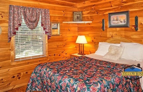 Cherokee Cabin | SPECIAL *Sept. 13th- Oct. 4th 20% off* This cabin is perfect for you!