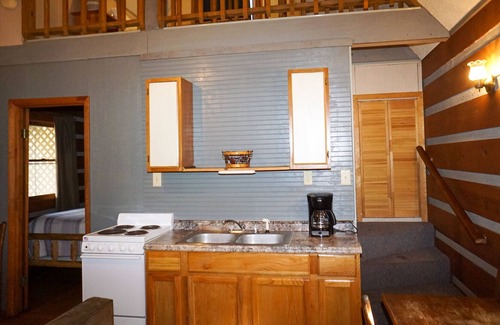Cherokee Cabin | SPECIAL *Sept. 13th- Oct. 4th 20% off* Ol'Smoky Log Cabin on the River Unit 2