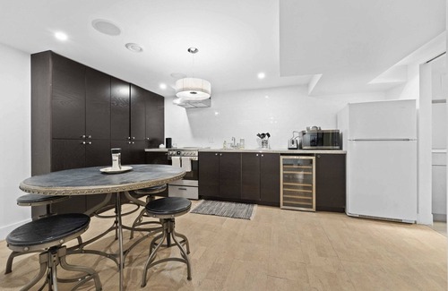 Burlington Apartment | Specious & fully Private studio apt with laundry
