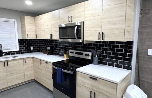 Jamestown House | Specious Morden Home near Furniture Market
