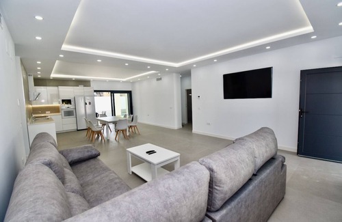 Chiclana de la Frontera Villa | Spectacular Mykonos villa for 16 people, modern with air conditioning