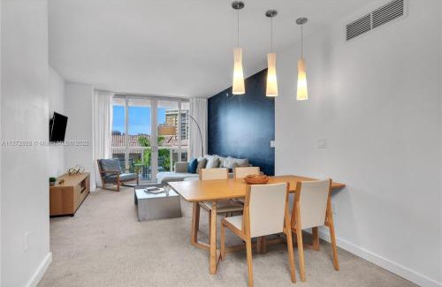 Hallandale Beach Apartment | Spectacular 1BR Resort Pool Gym Near Beach