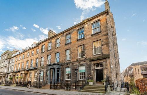 West End Apartment | Spectacular 2 bed, 2 bath in Edinburgh City Centre