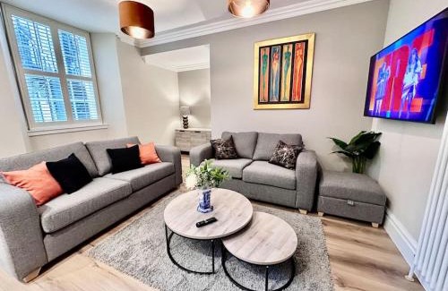West End Apartment | Spectacular 2 bed, 2 bath in Edinburgh City Centre