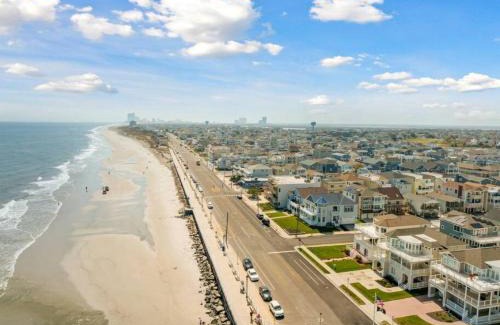 Brigantine House | Spectacular 3 BR Condo One Block to the Beach