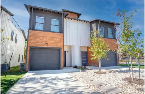 Denver Heights Apartment | Spectacular 3 BR plus 2 and a half BA Apt Near Downtown