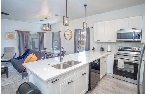 Denver Heights Apartment | Spectacular 3 BR plus 2 and a half BA Apt Near Downtown