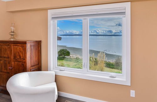 Sidney House | Spectacular 4 Bedroom Oceanfront Beach House