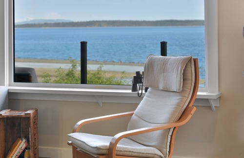 Sidney House | Spectacular 4 Bedroom Oceanfront Beach House