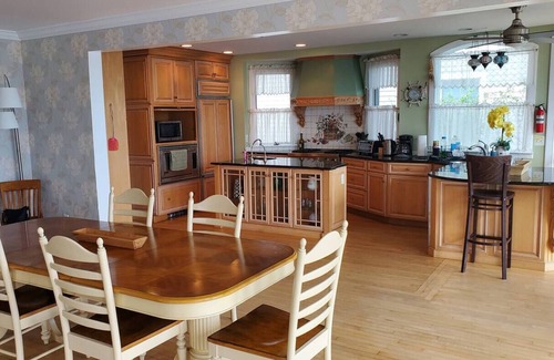Island Heights House | Spectacular 6 Br Waterfront w/priv beach in cozy, quiet Island Heights
