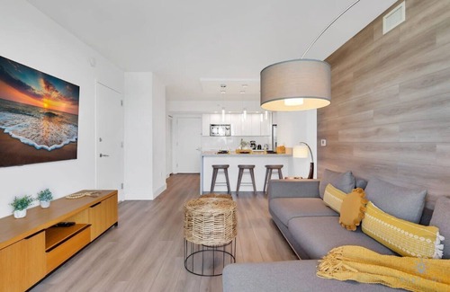 Hallandale Beach Apartment | Spectacular Apt w/Private Balcony + Pool