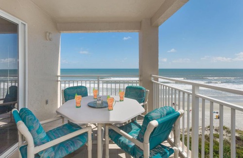 Cearra Del Ray Apartment | Spectacular Beachfront Views from this Tastefully Decorated Condo ~ PH5B Palm House