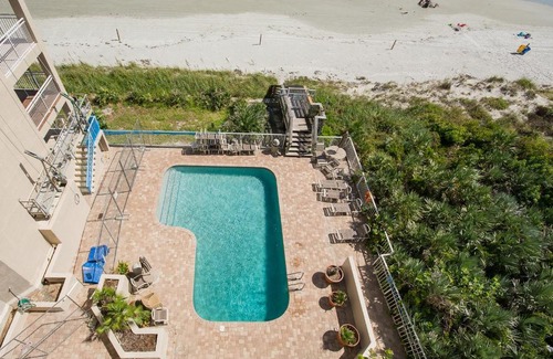 Cearra Del Ray Apartment | Spectacular Beachfront Views from this Tastefully Decorated Condo ~ PH5B Palm House