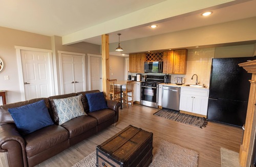 Spring Mills Apartment | Spectacular Buckleberry View>EV Charging >Hot Tub >Fireplace>Jacuzzi