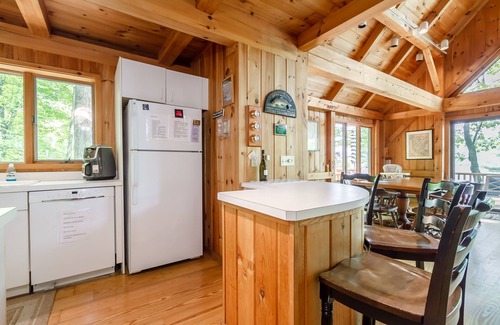 Naples House | SPECTACULAR CANANDAIGUA LAKE TREE TOP CABIN!