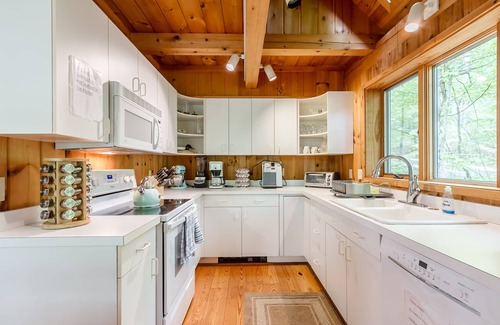 Naples House | SPECTACULAR CANANDAIGUA LAKE TREE TOP CABIN!
