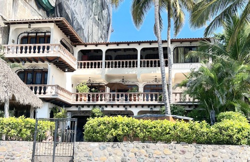Bucerias Villa | Spectacular Casa Coco, Private Beachfront Villa in Vallarta/Bucerias, Mexico