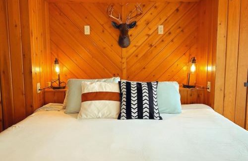 Hunter House | SPECTACULAR CATSKILLS 4 BEDROOM VACATION OASIS- Gorgeous Hunter Mountain Views!