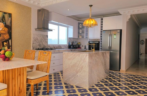 Urbanizacion Eliana House | Spectacular 4BR House W/Pool & Jacuzzi near Walled City