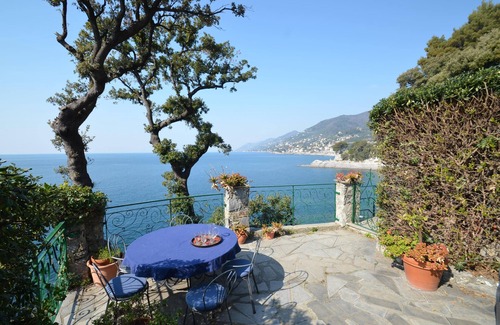 Camogli House | Spectacular dream house directly by the sea with private bathing jetty