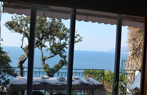 Camogli House | Spectacular dream house directly by the sea with private bathing jetty