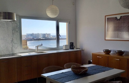 El Medano Apartment | Spectacular bungalow in front of the sea, WiFi, garden-terrace-barbecue, exclusive