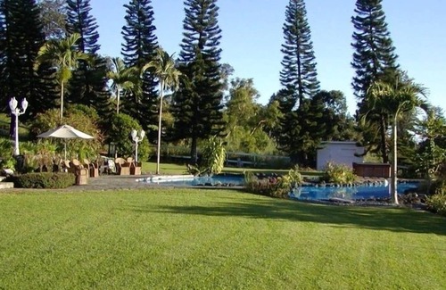 Holualoa House | Spectacular Estate 5 Acres, 2 Pools, Billiards Family Reunion Ocean View