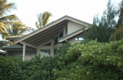 Waialua House | Spectacular Executive Beachfront Retreat