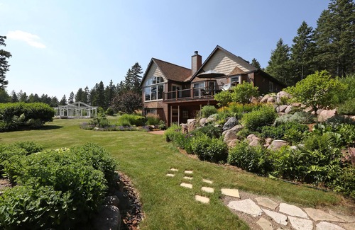 Hamburg House | Spectacular Garden Chalet close to Rib Mountain