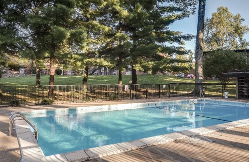 Green Hills Condo | SPECTACULAR Hillsboro Hideaway w/Laundry in Nashville Near Vandy, Belmont, 440!