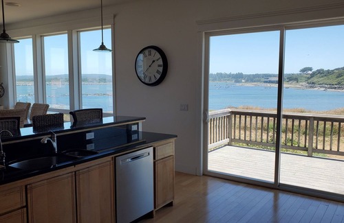 Bandon House | Spectacular Jetty Home with Ocean Views