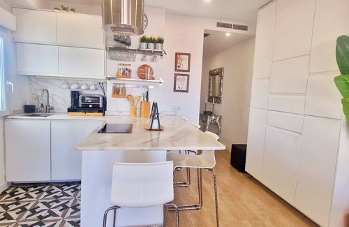 Alicante City Centre Apartment | Spectacular luxury penthouse. Large terrace. Central location. Views of the castle