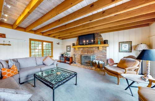 Cedar Glen House | Spectacular Lake Front Home