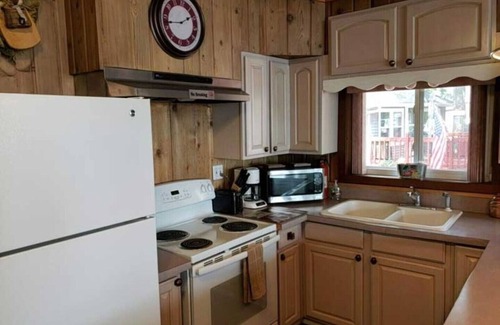 Higgins Lake Cabin | Spectacular Lakefront Cabin w/boat mooring on Higgins Lake Sleeps up to 8 people