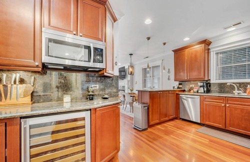Lake View East Condo | Spectacular Lakeview Condo 1Bd w/Office & Parking by AllSet Turnover