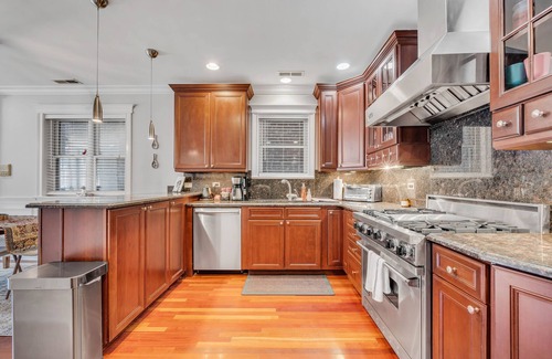 Lake View East Condo | Spectacular Lakeview Condo 1Bd w/Office & Parking by AllSet Turnover